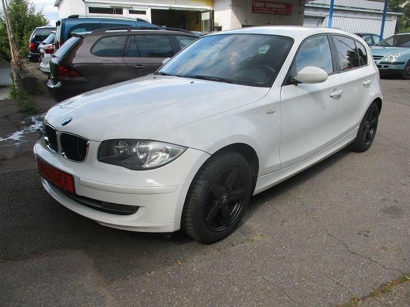 Weiß Gebraucht 2009 BMW 116 Advantage Kleinwagen | 2.990 € (Fairer Preis) - Bild 1/4