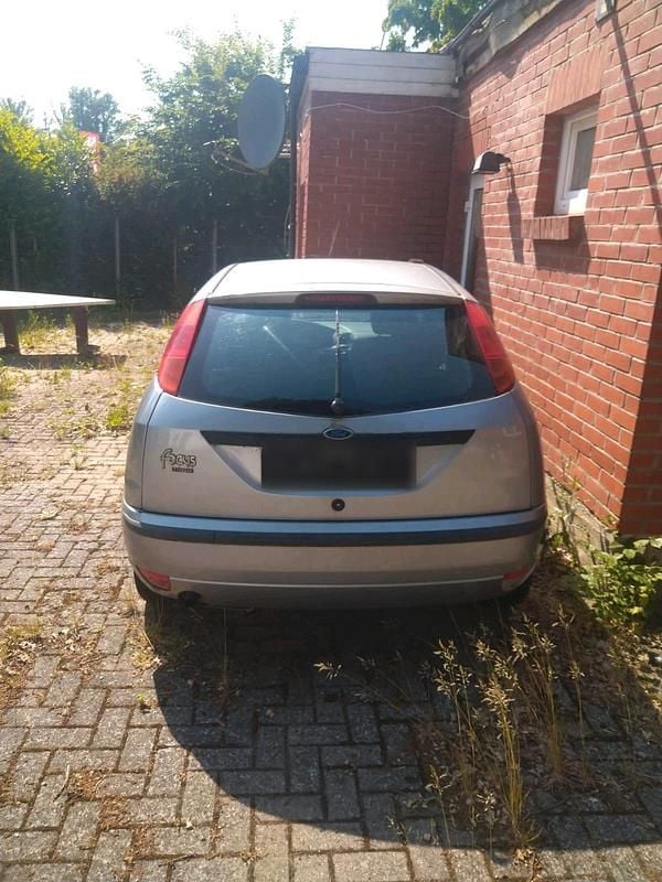 Second-hand Ford Focus 75 CP (55 kW) 2002 Argintiu Hatchback