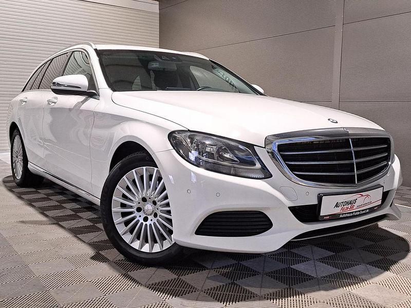 Weiß Gebraucht 2015 Mercedes C220 Exclusive Limousine | 9.970 € (Guter Preis) - Bild 1/3