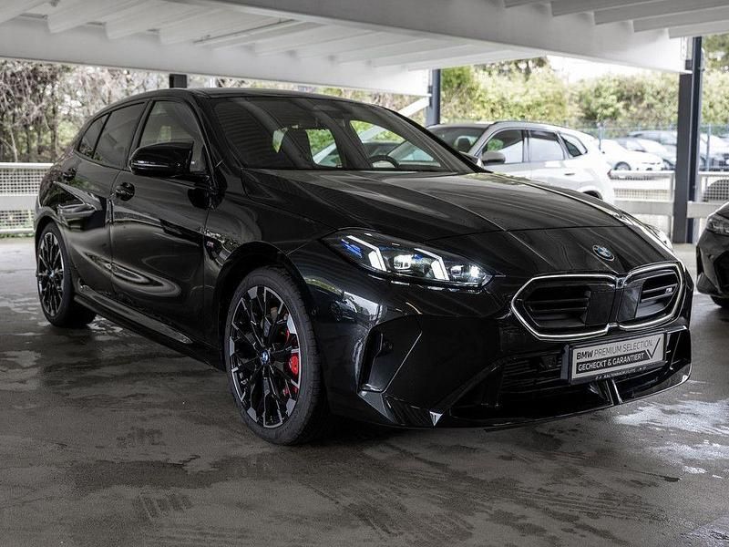 Gebraucht BMW M135 Performance 300 PS (220 kW) 2025 Schwarz Kleinwagen