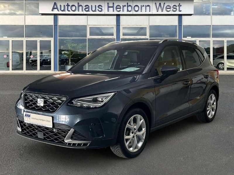 Mythosschwarz metallic Gebraucht 2024 Seat Arona FR SUV | 18.950 € (Guter Preis) - Bild 1/4