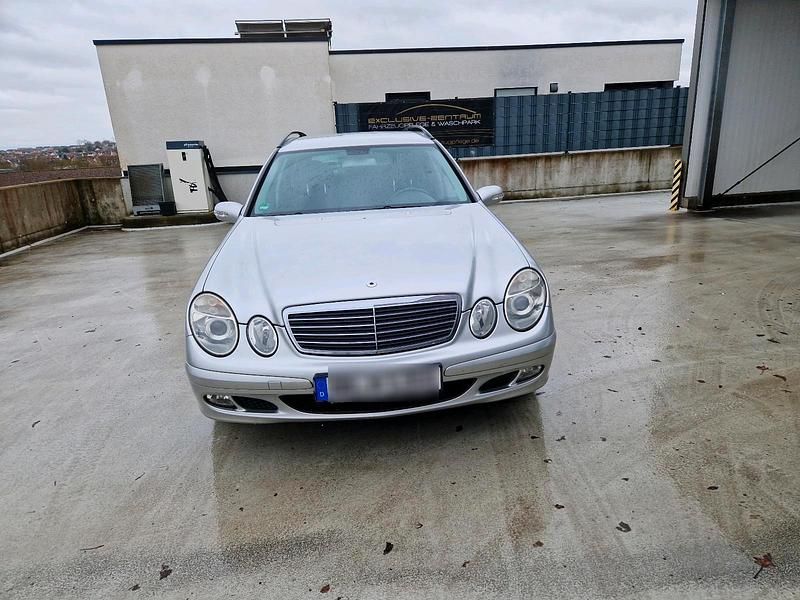 Gebraucht Mercedes E220 150 PS (110 kW) 2005 Silber Kombi