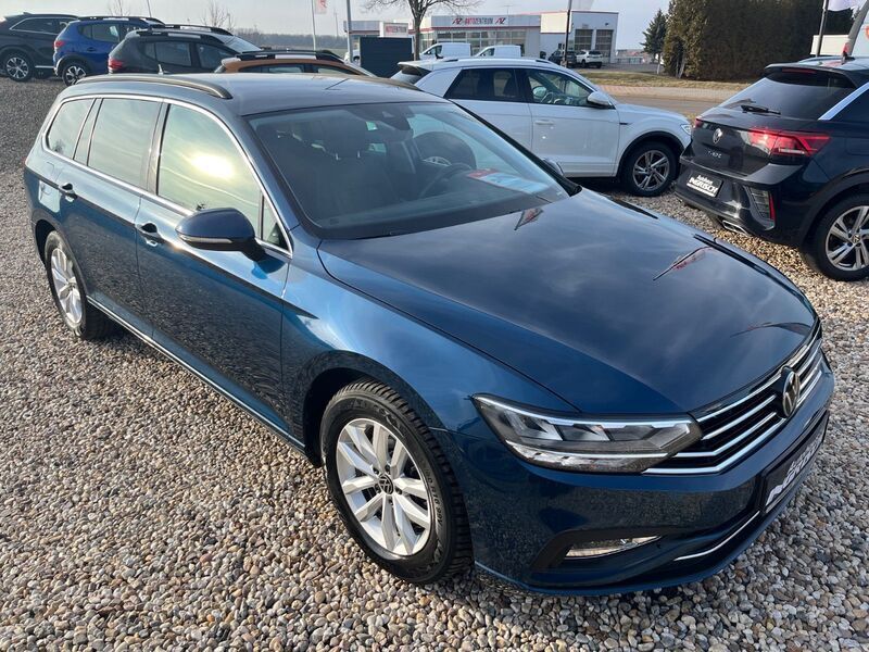 Blau Gebraucht 2023 VW Passat Business Kombi | 22.450 € (Fairer Preis) - Bild 1/4