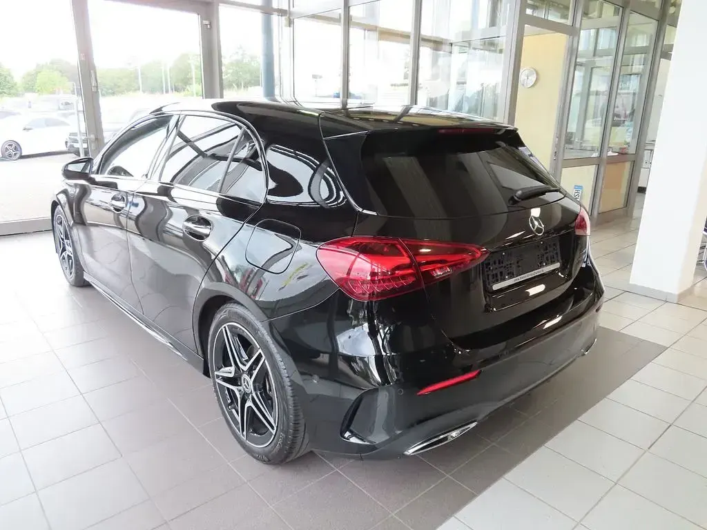 Gebraucht Mercedes A200 AMG 150 PS (110 kW) 2025 Nachtschwarz Limousine
