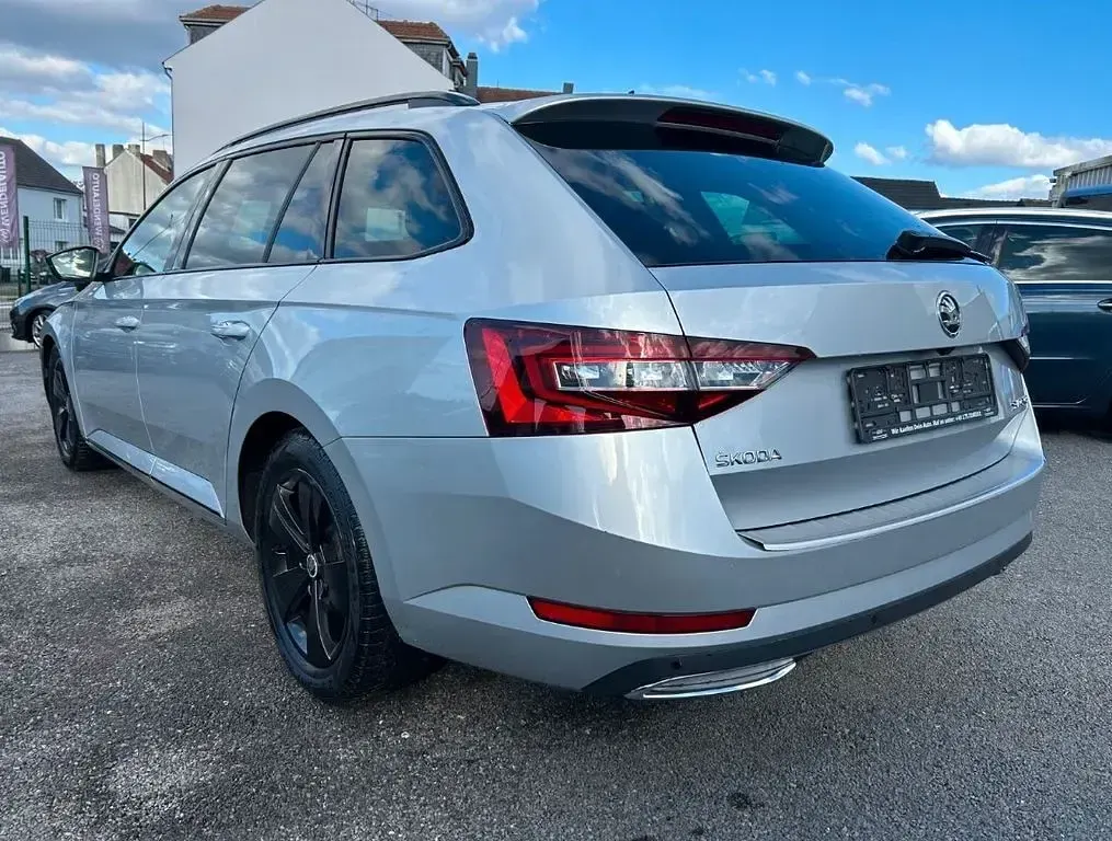 Gebraucht Skoda Superb SportLine 150 PS (110 kW) 2018 Silber Kombi
