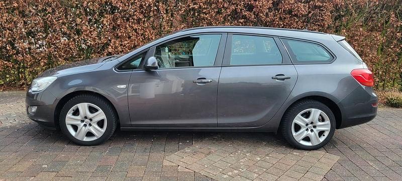 Gebraucht Opel Astra Selection 116 PS (85 kW) 2011 Grau Kombi