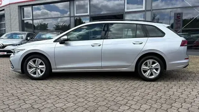 Gebraucht VW Golf VIII Life 131 PS (96 kW) 2023 Silber Kombi