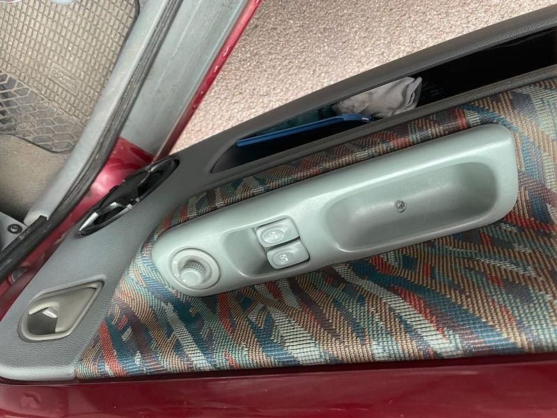 Gebraucht Renault Twingo 58 PS (42 kW) 2003 Rot Kleinwagen