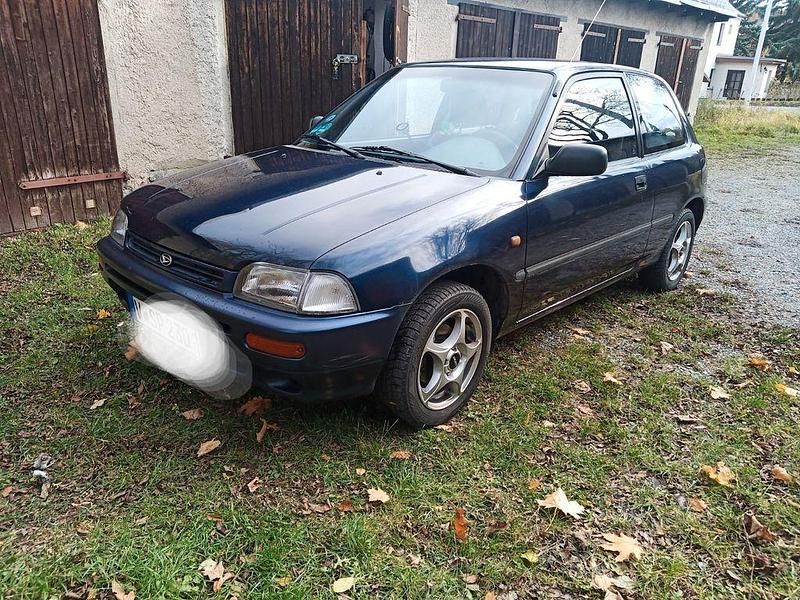 Blau Gebraucht 1994 Daihatsu Charade Kleinwagen | 1.100 € - Bild 1/4