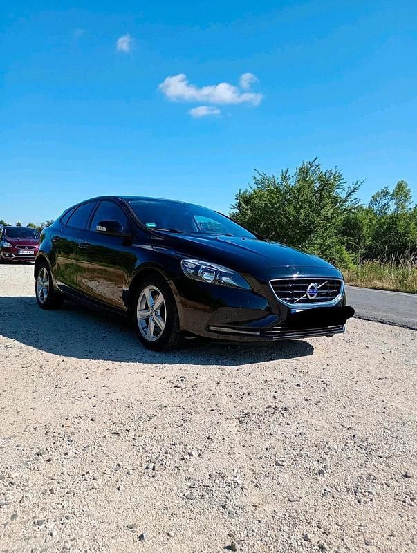 Schwarz Gebraucht 2015 Volvo V40 Linje You! Kombi | 11.700 € - Bild 1/4