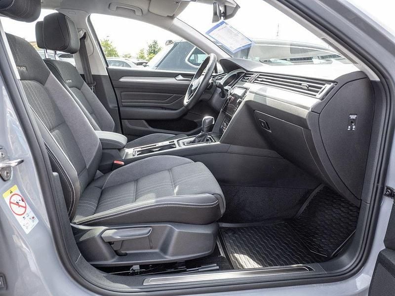 Gebraucht VW Passat Alltrack 200 PS (147 kW) 2023 Mondstein grau Kombi