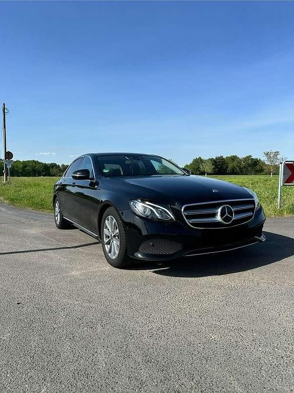 Gebraucht Mercedes E220 Avantgarde 194 PS (142 kW) 2018 Limousine