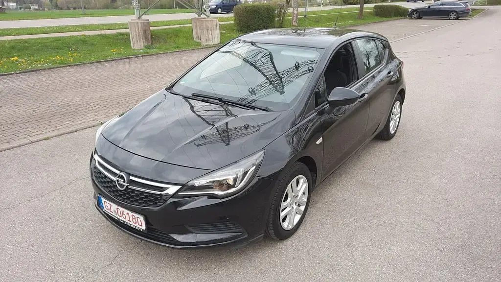 Gebraucht Opel Astra Selection 105 PS (77 kW) 2016 Schwarz Limousine