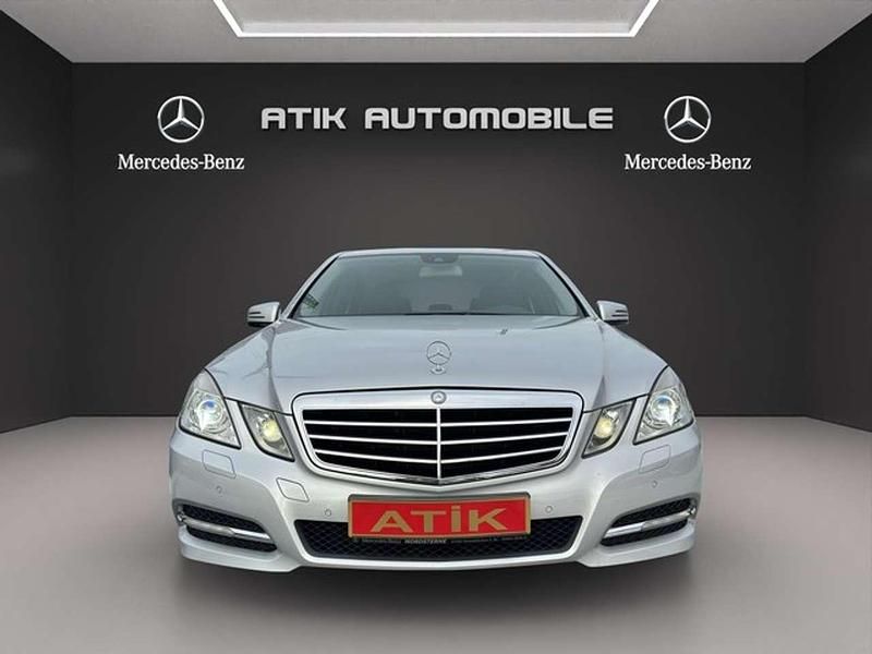 Iridiumsilber (metallic) Gebraucht 2012 Mercedes E220 Avantgarde Limousine | 14.880 € (Etwas zu teuer) - Bild 1/4