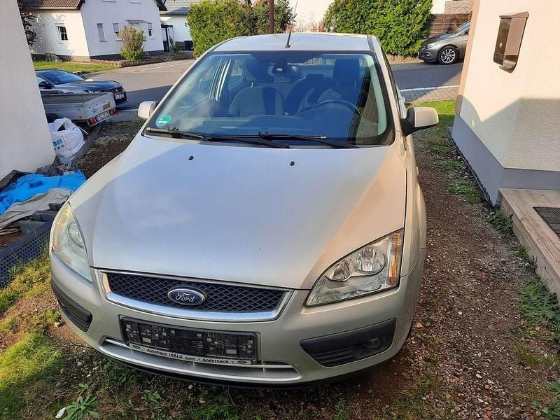 Silber Gebraucht 2005 Ford Focus Ghia Limousine | 990 € (Superpreis) - Bild 1/4