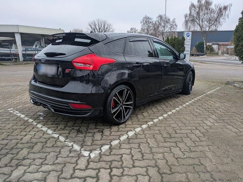 Gebraucht Ford Focus Sport 185 PS (136 kW) 2017 Schwarz Limousine