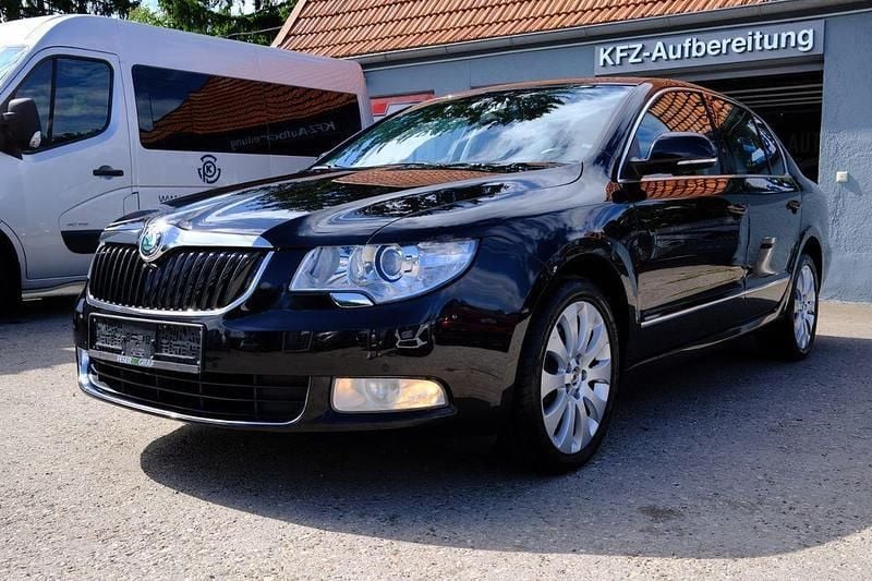 Schwarz Gebraucht 2011 Skoda Superb Elegance Limousine | 8.300 € (Fairer Preis) - Bild 1/4