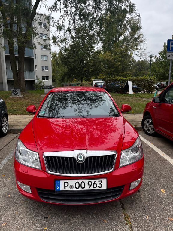 Rot Gebraucht 2010 Skoda Octavia Ambiente Limousine | 6.900 € (Fairer Preis) - Bild 1/4