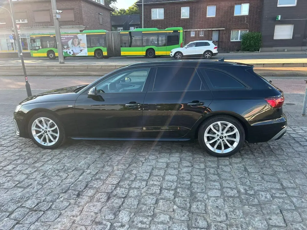 Gebraucht Audi A4 S-Line 163 PS (119 kW) 2023 Schwarz Kombi
