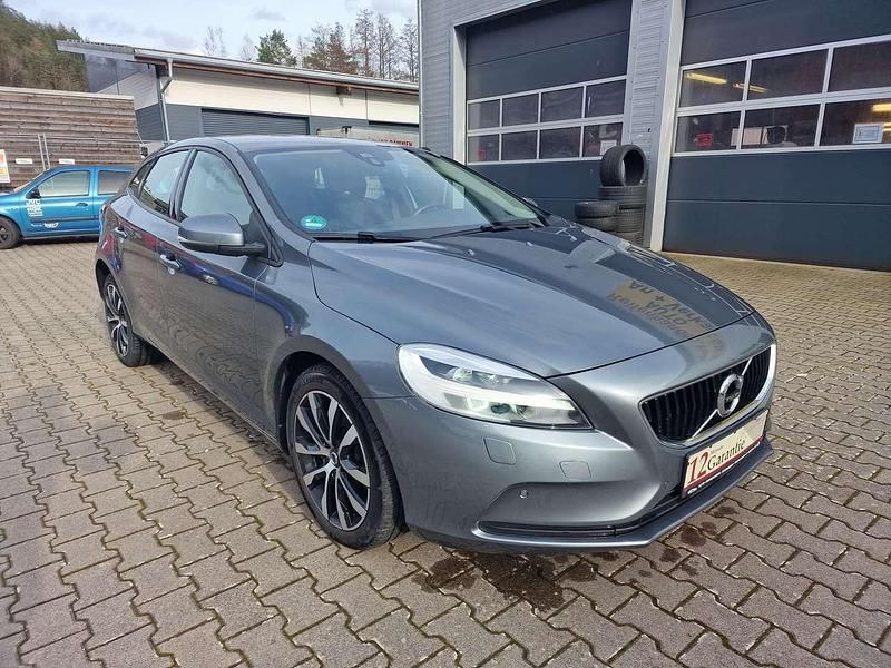 Osmium grey metallic Gebraucht 2019 Volvo V40 Momentum Kombi | 17.500 € (Fairer Preis) - Bild 1/4