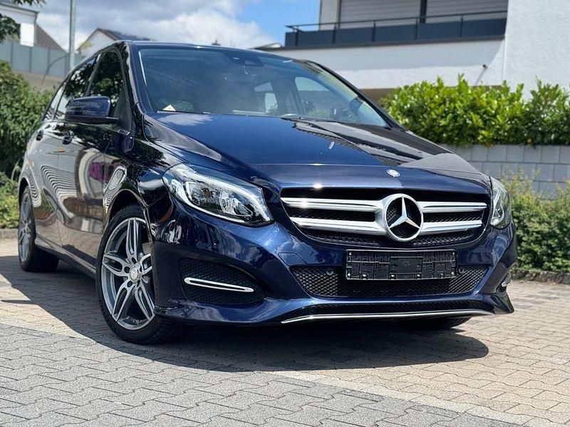 Blau Gebraucht 2016 Mercedes B180 AMG Van / Kleinbus | 11.970 € (Superpreis) - Bild 1/4
