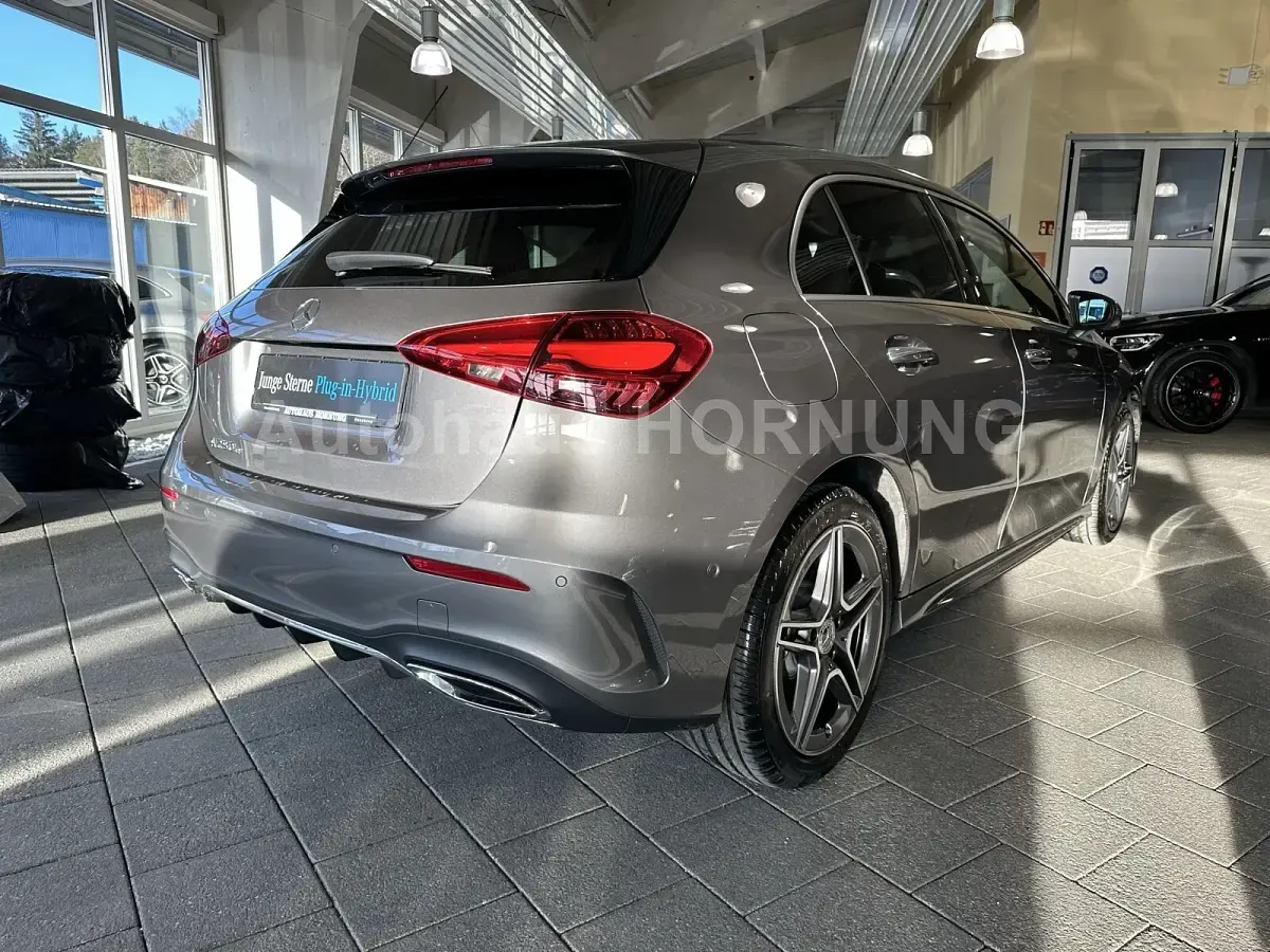 Gebraucht Mercedes A250 Advanced 218 PS (160 kW) 2024 Mountaingrau  met. Limousine