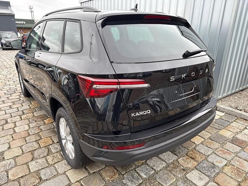 Neu Skoda Karoq Selection 150 PS (110 kW) 2025 Schwarz metallic SUV