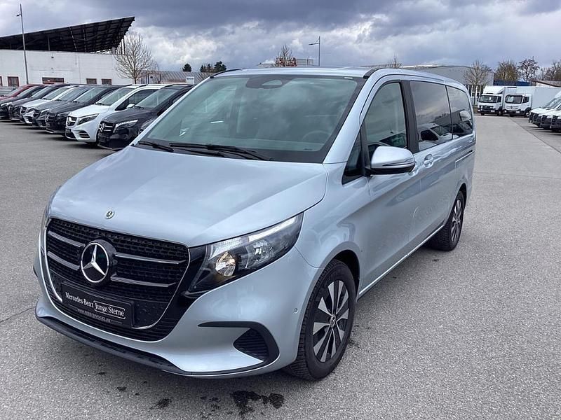 Neu Mercedes V220 163 PS (119 kW) 2025 Hightechsilber metallic Van / Kleinbus