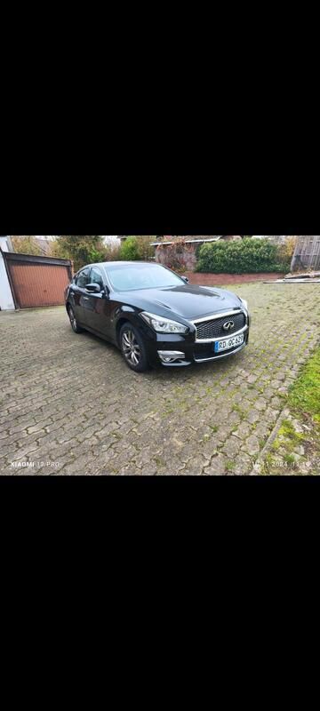 Schwarz Gebraucht 2016 Infiniti Q70 Limousine | 15.850 € - Bild 1/4