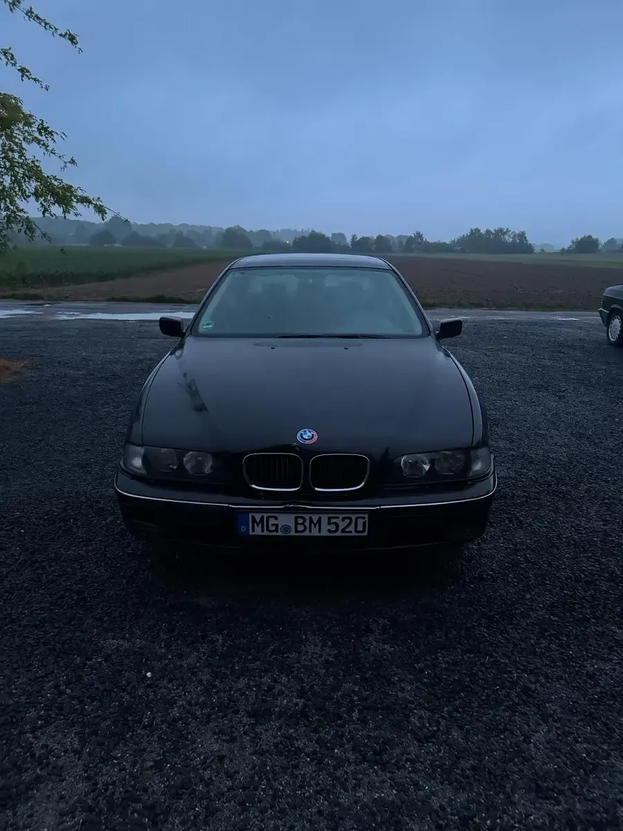 Używany BMW 520 Basis 150 KM (110 kW) 1998 Czarny Sedan/Limuzyna