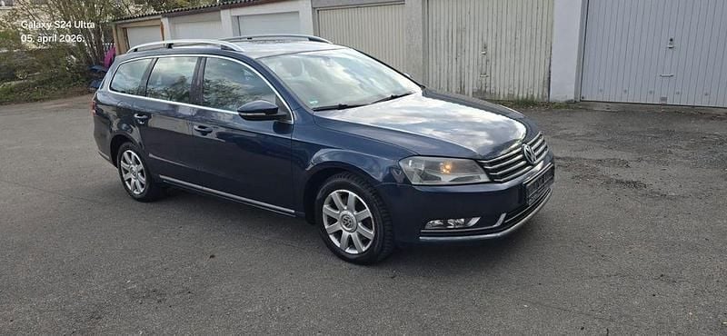 Gebraucht VW Passat Highline 105 PS (77 kW) 2011 Blau Limousine