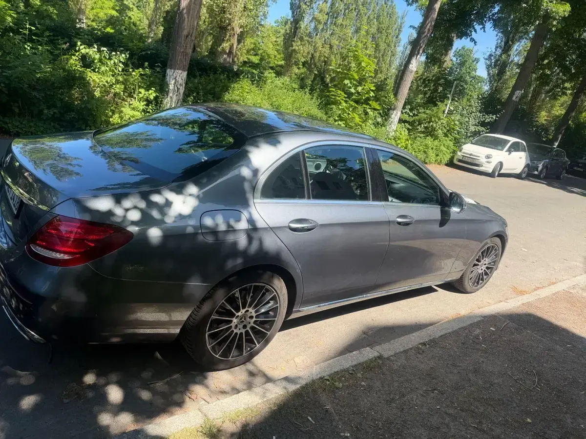 Gebraucht Mercedes E200 150 PS (110 kW) 2019 Grau Limousine