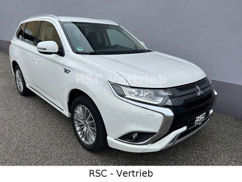 Weiß Gebraucht 2021 Mitsubishi Outlander P-HEV Basis SUV | 24.900 € (Etwas zu teuer) - Bild 1/4