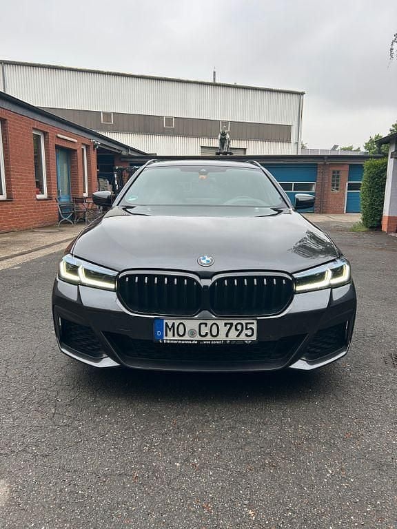 Grau Gebraucht 2022 BMW 540 Sport Line Kombi | 29.500 € (Superpreis) - Bild 1/4