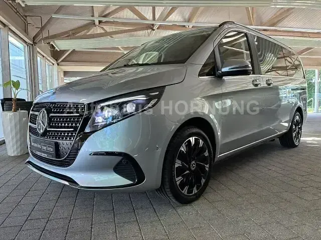 Gebraucht Mercedes V300 Avantgarde 237 PS (174 kW) 2025 Silber Van / Kleinbus