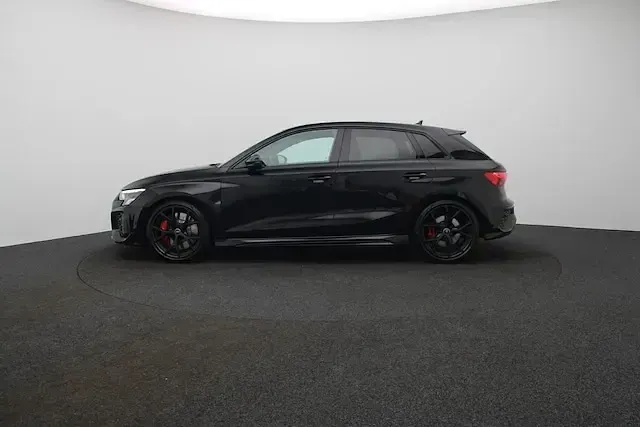Gebraucht Audi RS3 Sportback Premium 400 PS (294 kW) 2024 Mythosschwarz metallic Kleinwagen