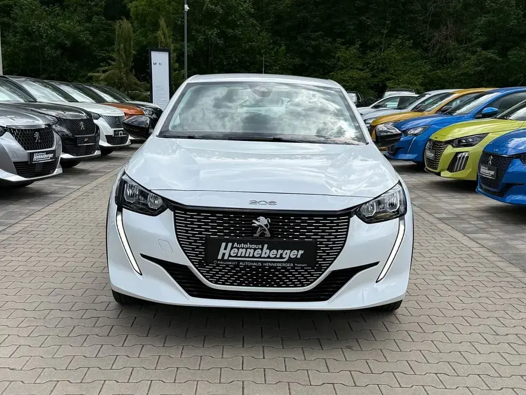 Occasion Peugeot e-208 Active 100 kW (136 ch) 2023 Blanc Citadine