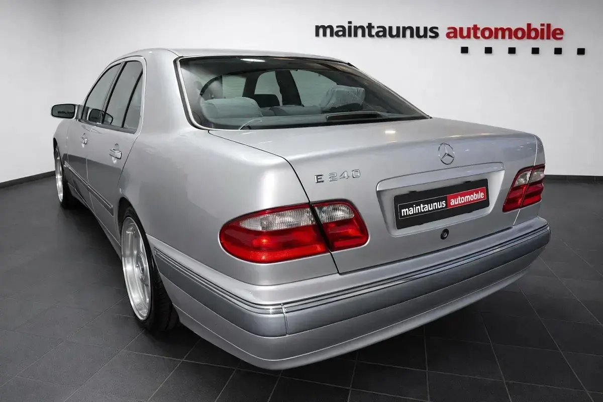 Gebraucht Mercedes E240 170 PS (125 kW) 1999 Silber Limousine