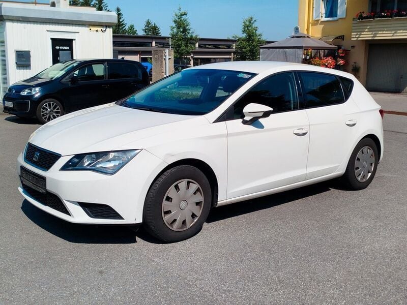 Weiß Gebraucht 2014 Seat Leon Reference Limousine | 6.000 € (Superpreis) - Bild 1/4