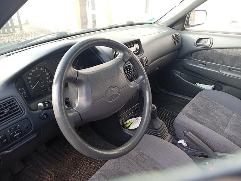 Gebraucht Toyota Corolla 85 PS (62 kW) 2000 Grün Limousine