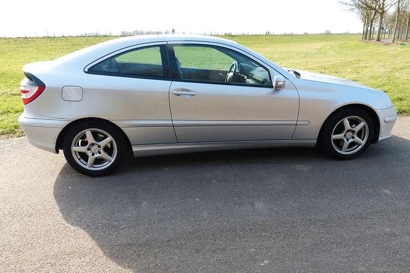 Gebraucht Mercedes CL200 163 PS (119 kW) 2004 Silber Coupé