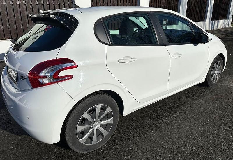 Gebraucht Peugeot 208 Active 68 PS (50 kW) 2013 Weiß Kleinwagen