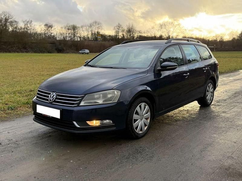 Gebraucht VW Passat Comfortline 140 PS (102 kW) 2011 Blau Kombi