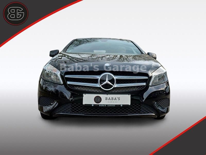 Gebraucht Mercedes A180 Urban 122 PS (89 kW) 2015 Schwarz Kleinwagen