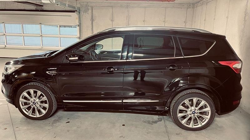 Gebraucht Ford Kuga Vignale 150 PS (110 kW) 2019 Schwarz SUV