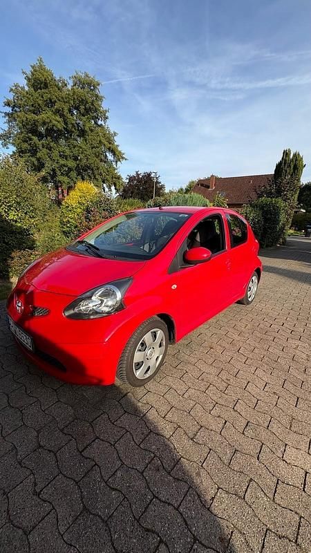 Rot Gebraucht 2008 Toyota Aygo Kleinwagen | 1.999 € (Guter Preis) - Bild 1/4