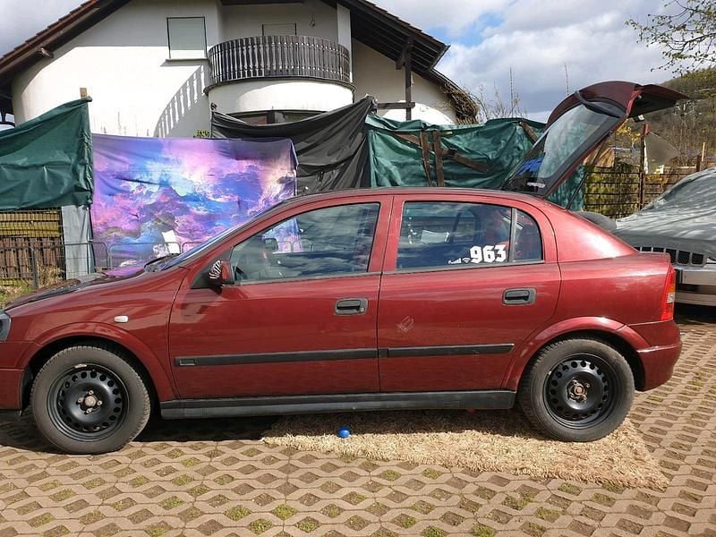 Gebraucht Opel Astra 80 PS (58 kW) 1999 Rot Limousine