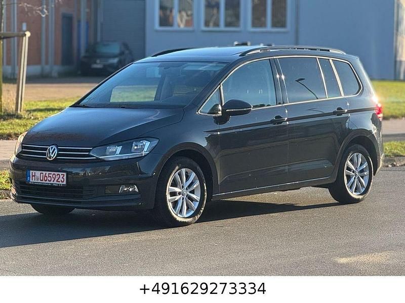 Grau Gebraucht 2018 VW Touran Comfortline Van / Kleinbus | 11.890 € (Guter Preis) - Bild 1/4