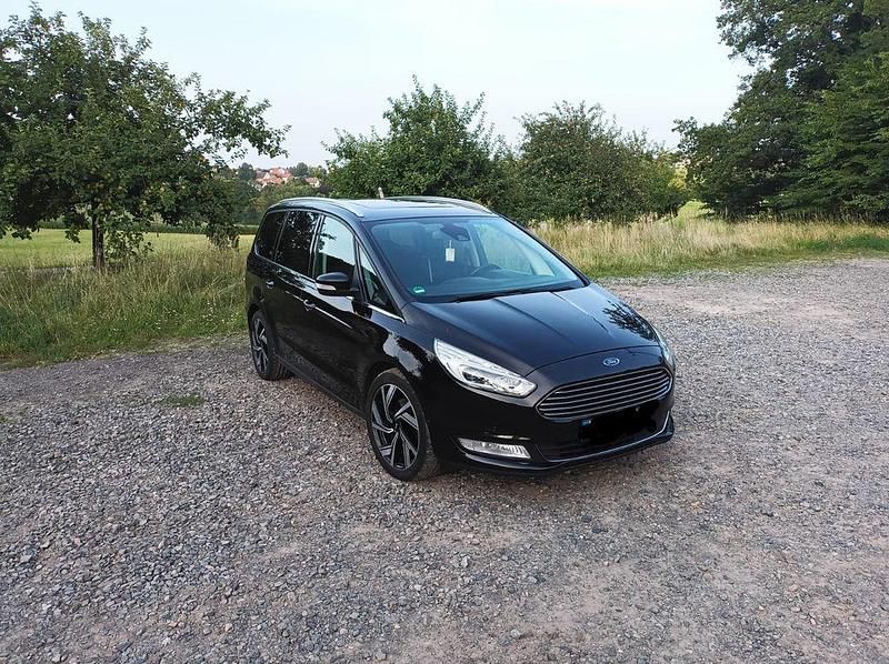 Schwarz Gebraucht 2017 Ford Galaxy Titanium Van / Kleinbus | 12.590 € (Etwas zu teuer) - Bild 1/4