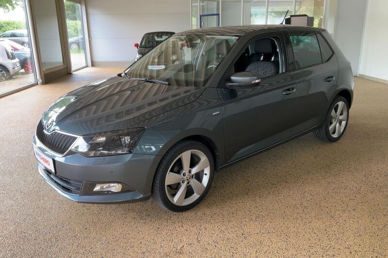 Grau Gebraucht 2018 Skoda Fabia Clever Limousine | 11.600 € (Fairer Preis) - Bild 1/4